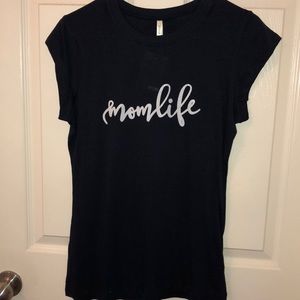 Navy blue fitted tee. momlife